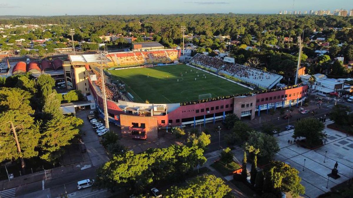 Peñarol y Plaza Colonia comienzan su disputa por el Campeonato Uruguayo