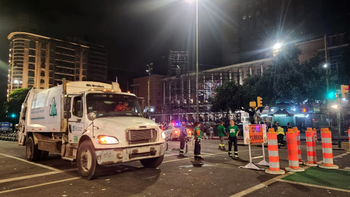 El operativo de limpieza comenzó en la noche del sábado.