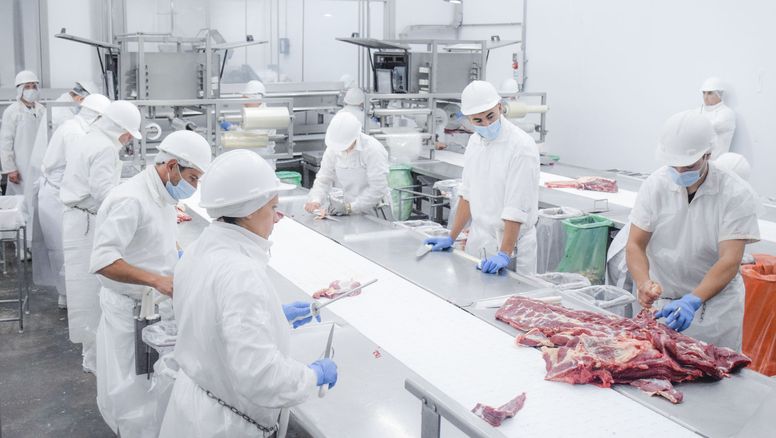 Trabajadores del frigorífico Rosario al borde de perder el empleo