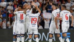 altText(Nacional derrotó tres a uno a Racing en el Parque Central)}