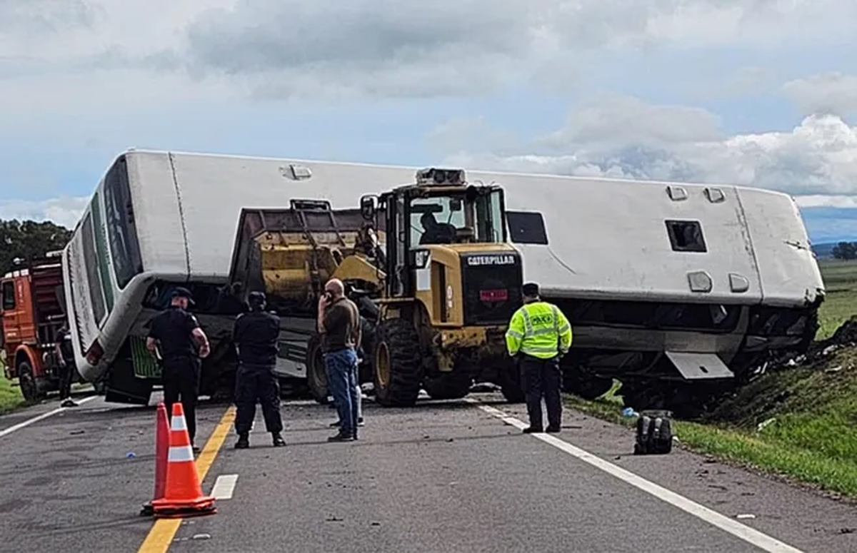 El accidente dejó cuatro muertos y decenas de heridos.