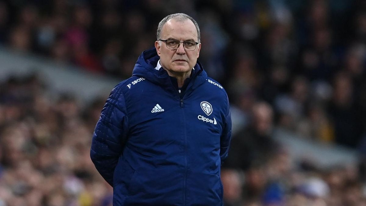 En el debut oficial de Marcelo Bielsa, su Uruguay renovado fue