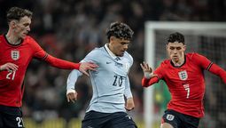 altText(Empujando en el final, Uruguay igualó ante Inglaterra en Wembley)}