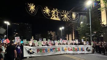 La imagen del desfile: La Margarita desfiló con fotos de los detenidos desaparecidos