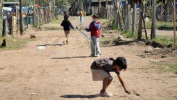 altText(¿Cómo resolver la pobreza infantil?: más transferencias, cuidados y vivienda)}