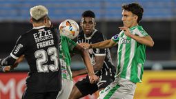 altText(Racing dio pelea y empató ante Corinthians)}