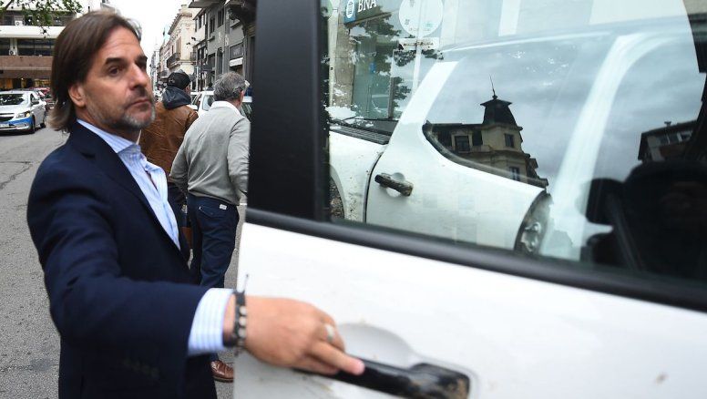 Incógnitas patrimoniales de Lacalle Pou: el auto que aumenta de valor y una camioneta que desaparece de las declaraciones
