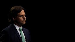 altText(Ajuste, dólar alto y salarios bajos)}