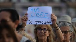 altText(Marcha contra las petroleras por la llegada del primer buque de prospección)}