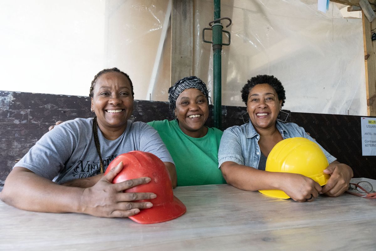 Jhoanna Martínez, Hellen Larrañaga y Claudia de los Santos en Ufama Cuareim