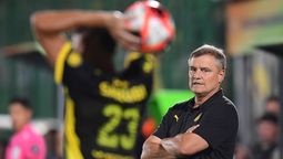 altText(De atrás, Peñarol derrotó por 2 a 1 a Deportivo Maldonado en el Campeón del Siglo)}