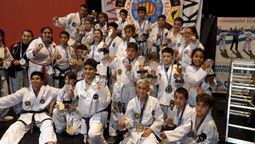altText(El taekwondo uruguayo ganó 58 medallas en Argentina)}