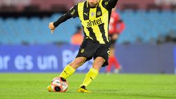 altText(Peñarol venció 3 a 0 a Wanderers y pone proa al título del Clausura)}