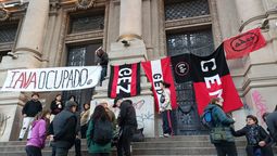 altText(ANEP ordena desalojo del IAVA que se produce sin incidentes)}