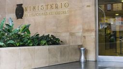 altText(Uruguay abrirá embajada en Armenia)}