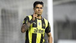 altText(Peñarol vence a Defensor Sporting 2 a 0 por la segunda fecha del Intermedio)}