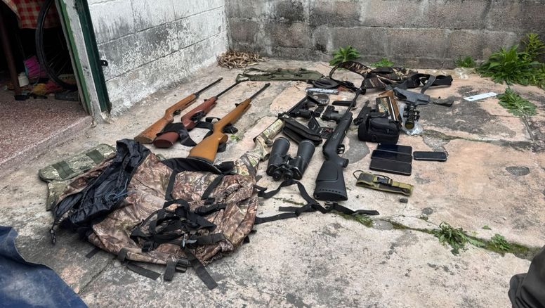 Megaoperativo policial en Cerro Norte: 20 allanamientos, detenidos e incautación de armas y drogas
