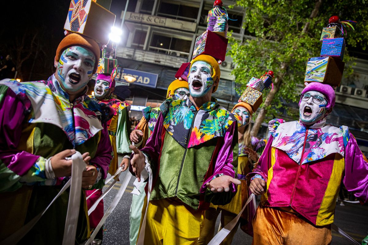 24 conjuntos de carnaval presentarán sus espectáculos completos en ciclo que comienza este lunes en el auditorio Nelly Goitiño del Sodre.