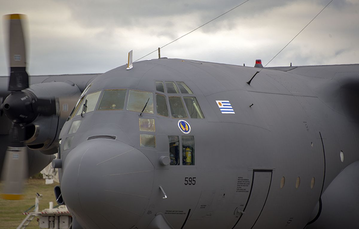 El Hércules FAU 595 de la FAU de regreso en Uruguay.