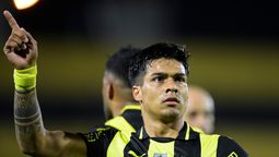 altText(Peñarol: Sosa en duda y vuelve el doble 9 con Arezo y Silvera)}
