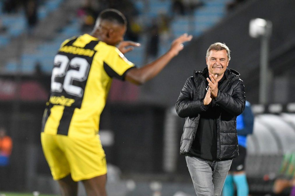 Diego Aguirre técnico de Peñarol.