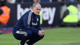 altText(El día que Bielsa ordenó al equipo que se deje hacer un gol)}
