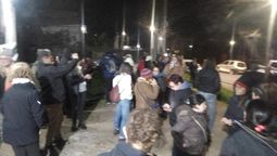 altText(Policía comenzó a desalojar centros ocupados por estudiantes)}