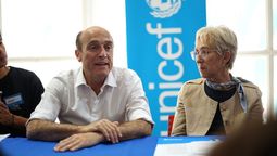 altText(Martínez y Villar asumieron compromiso con la infancia y adolescencia)}
