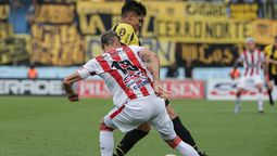 altText(Claro triunfo de Peñarol sobre River Plate: 3 a 0 por la 10a. fecha del Torneo Apertura)}