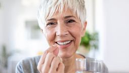 altText(Después de los 50: vitaminas esenciales para cuidar tus huesos)}