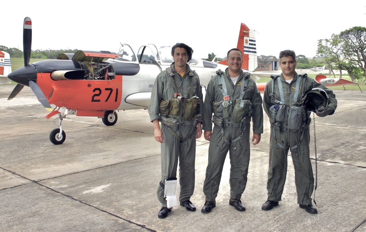 En el centro, Gerardo 