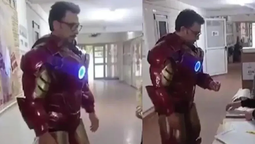 altText(Iron Man, el loco de la motosierra y Bananas en Pijamas votaron en Argentina)}