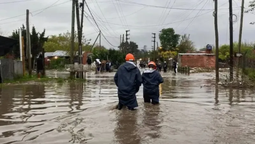altText(Mientras siguen las lluvias en el país,  Buenos Aires vive una de las peores emergencias climáticas)}