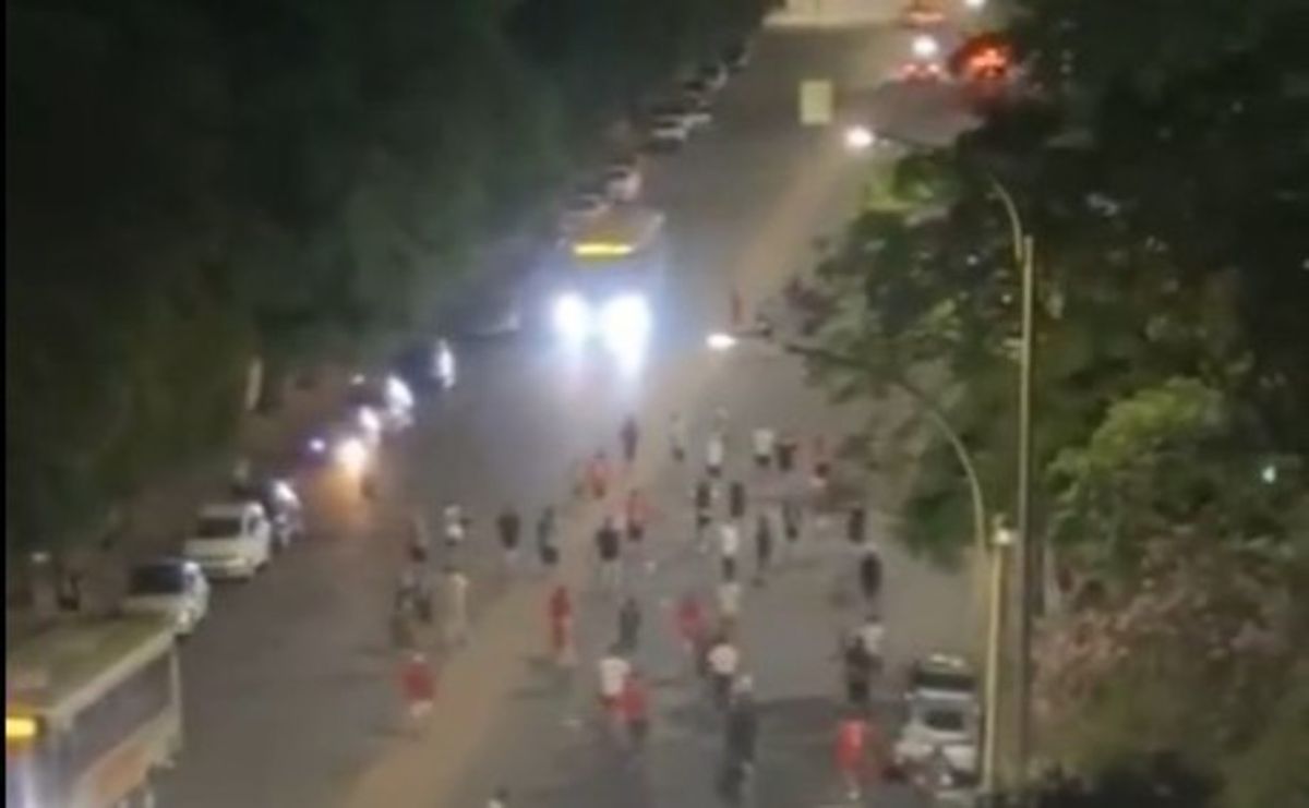 Hinchas de Colo Colo y Huracán se pelearon en pleno Parque Rodó a la salida de un partido amistoso en el Franzini.