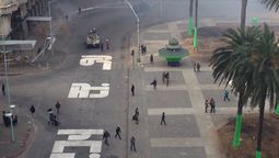 altText(Condenaron por estafa a director de cine que filmó serie en Plaza Independencia con Keanu Reeves)}