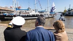 altText(Orsi estuvo presente en el regreso al país del buque escuela Capitán Miranda)}