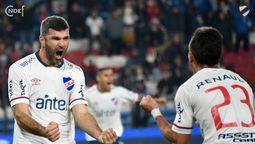 altText(Nacional le sigue respirando en la nuca a Liverpool)}