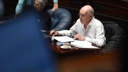 altText(¿Cuáles fueron las preguntas principales del FA en la interpelación por el agua?)}