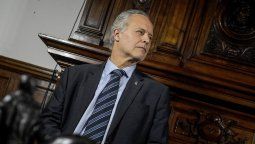 altText(La letra chica y cómo leer entre líneas los chats de Iturralde)}