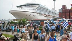 altText(Crítico: Uruguay perderá el 70% del turismo por cruceros)}