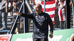 altText(Otro DT que cae: Julio Ribas fue cesado de River Plate)}