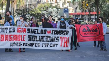 Docentes de Secundaria realizan paro por 48 horas.