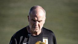 altText(Bielsa confirmó los once de Uruguay para enfrentar a Inglaterra con novedades)}