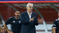 altText(Fossati debutó en el banco de Perú con un pálido empate ante Chile)}