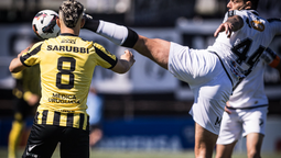 altText(Peñarol le ganó 1 a 0 a Danubio en Jardines del Hipódromo con golazo de Leo Fernández)}