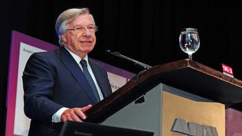 Astori: «Uruguay rompió con una larga historia de baja inversión y mantiene crecimiento económico»