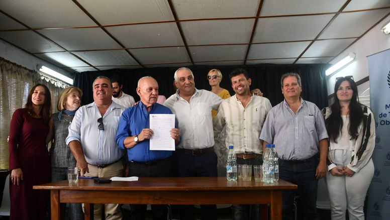 MTOP impulsa obras sociales y deportivas con nuevos convenios en tres departamentos