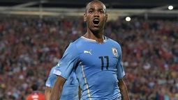 altText(Peñarol: espera por Arezo y le apunta a Diego Rolan)}