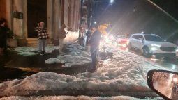 altText(Brutal caída de granizo en Rivera y Livramento tapizaron las ciudades de blanco)}