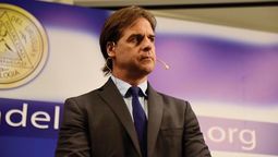 altText(Lacalle respaldó los dichos de Arbeleche sobre calificadoras de riesgo)}